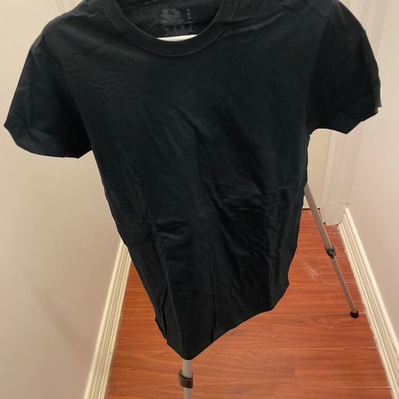 Black t-shirts Medium size great for summer - Picture 5 of 7